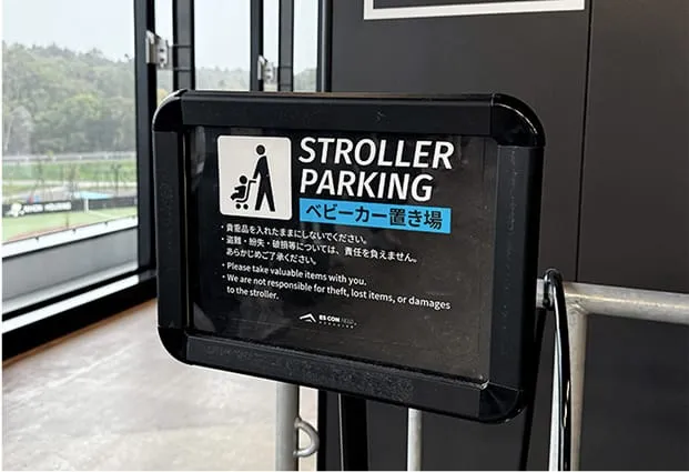 嬰兒車放置處